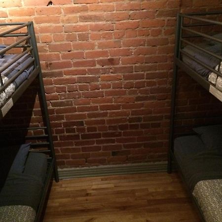 Auberge Pvt Hostel Монреаль Экстерьер фото