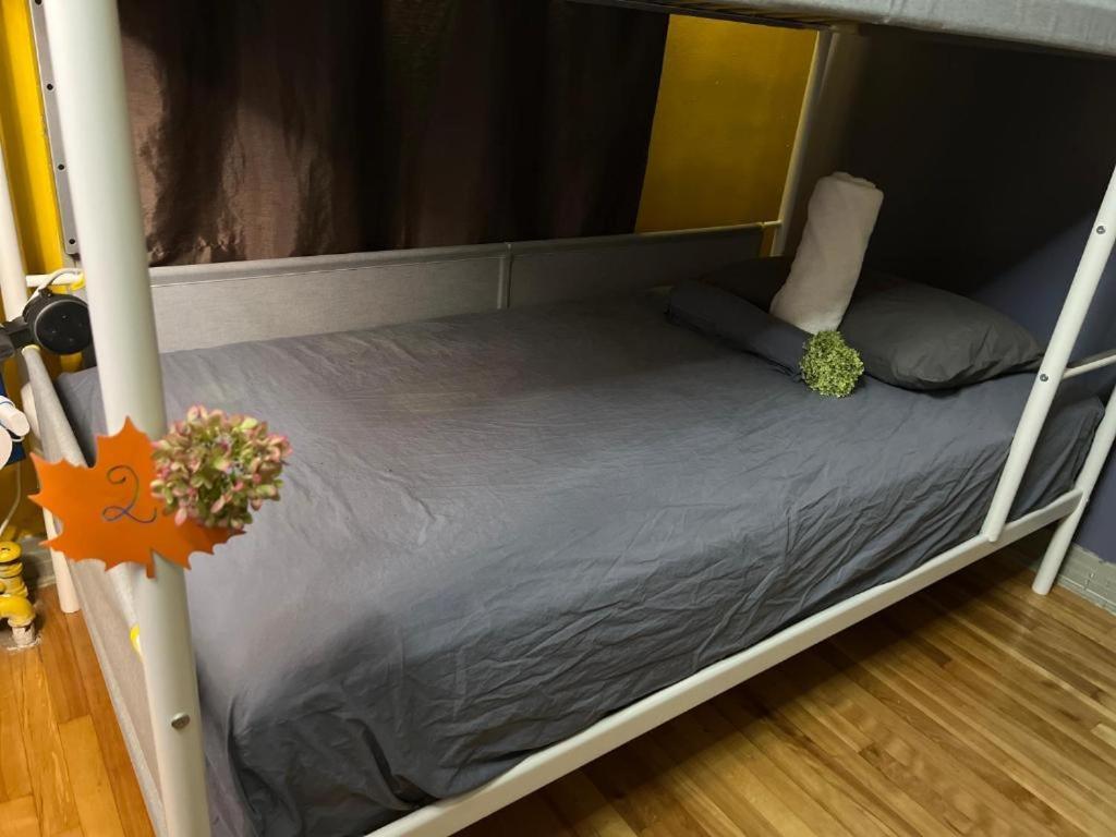 Auberge Pvt Hostel Монреаль Экстерьер фото