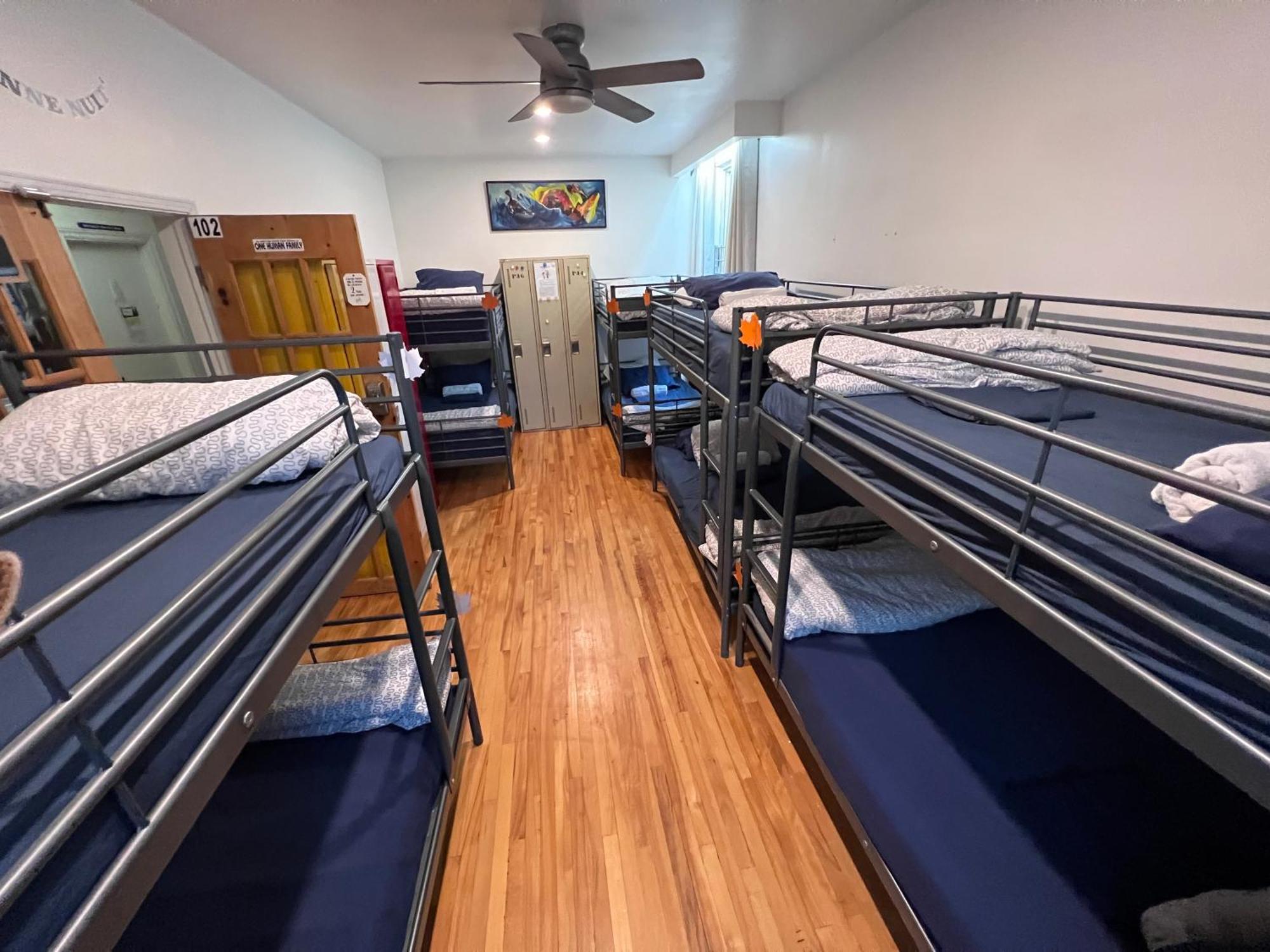 Auberge Pvt Hostel Монреаль Экстерьер фото