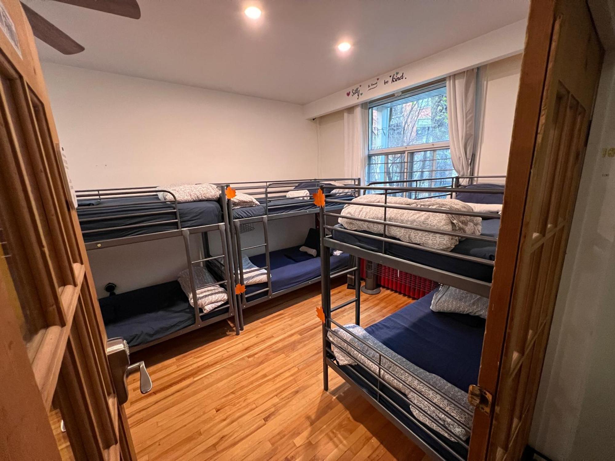 Auberge Pvt Hostel Монреаль Экстерьер фото