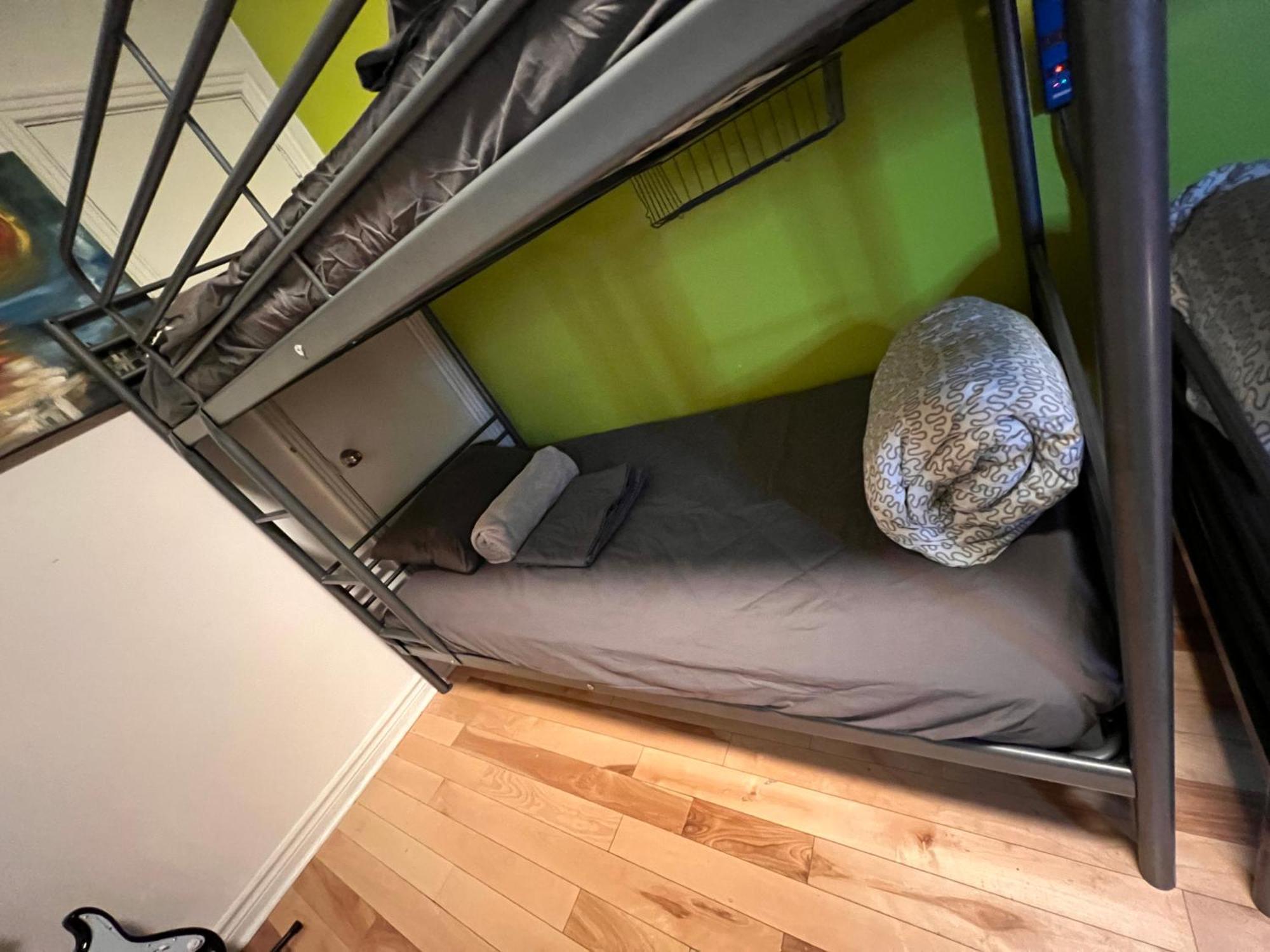 Auberge Pvt Hostel Монреаль Экстерьер фото